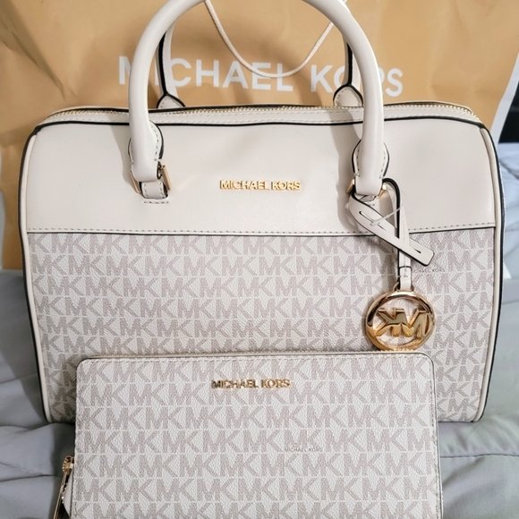 Michael Kors Purse and wallet - Picture 1 of 4